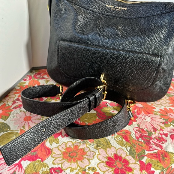 Marc Jacobs Lock That Messenger Crossbody - Picture 7 of 16